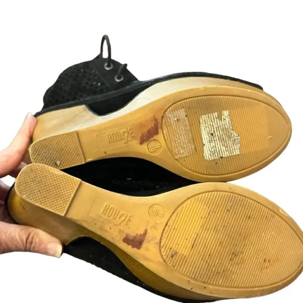 Rouge Helium Super Platform with Cutout Heel, Laced, Perforated Upper Size‎ 9
